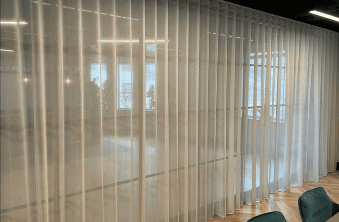 Užuolaidų pasirinkimas ofisui: kaip sukurti patogią erdvę 1 uzuolaidu-pasirinkimas-ofisui